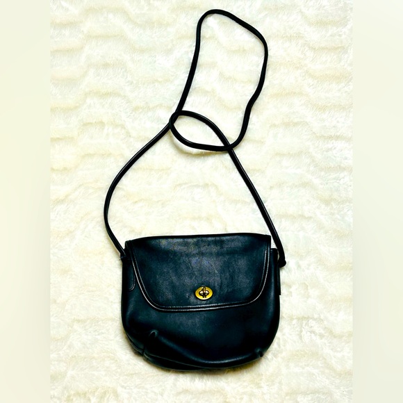 Coach Handbags - COACH Vintage Vintage Coach Quincy Leather Crossbody Shoulder Purse Turnlock Bag